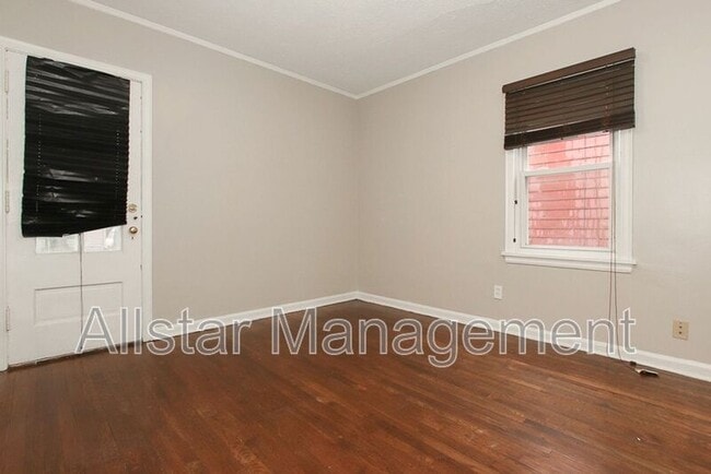 Foto del edificio - 1533 Genesee Rd