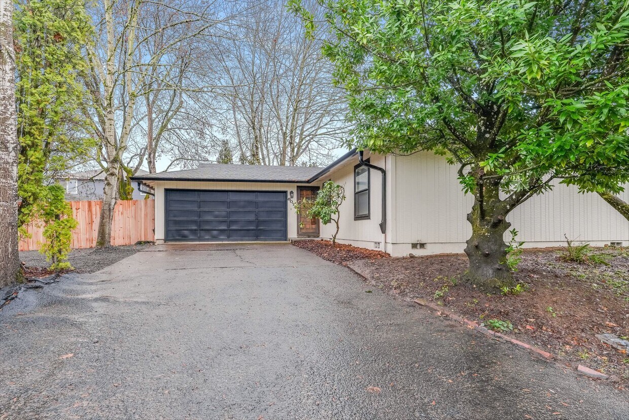 Foto principal - NEW REMODEL ~ Beautiful 3 Bed, 1 Bath Rental Home in Milwaukie!