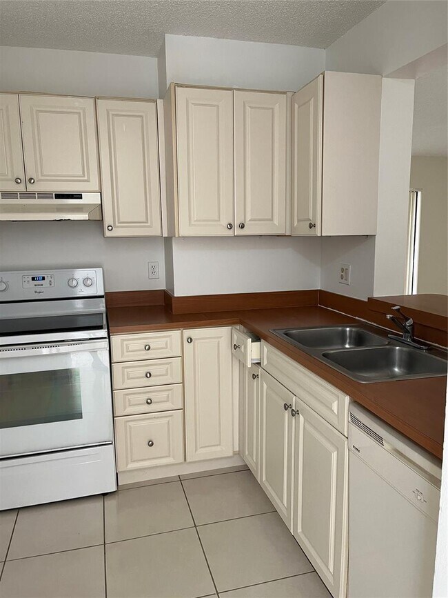 Foto del edificio - 12278 Royal Palm Blvd