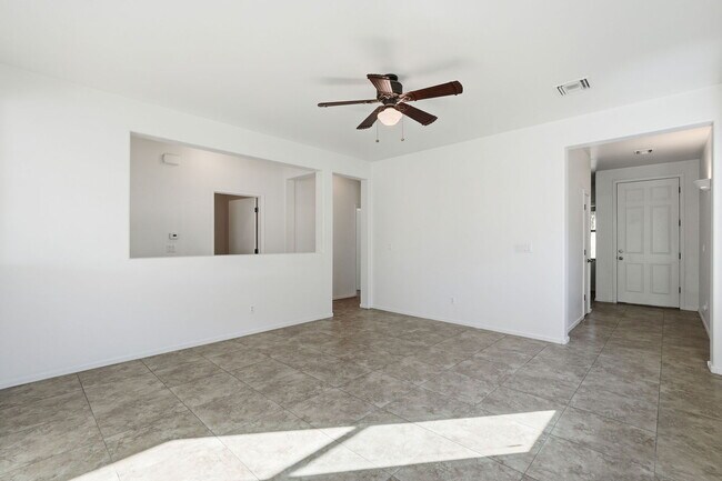 Foto del edificio - 907 E Catkins Pl