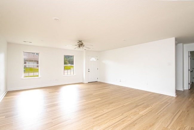 Building Photo - 315 Autumn Dr