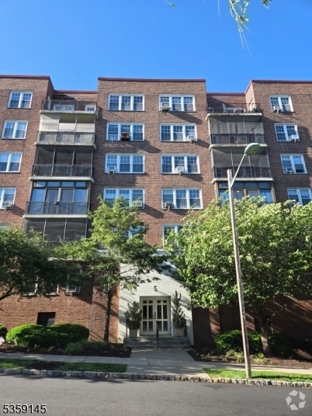 Building Photo - 5 Roosevelt Pl