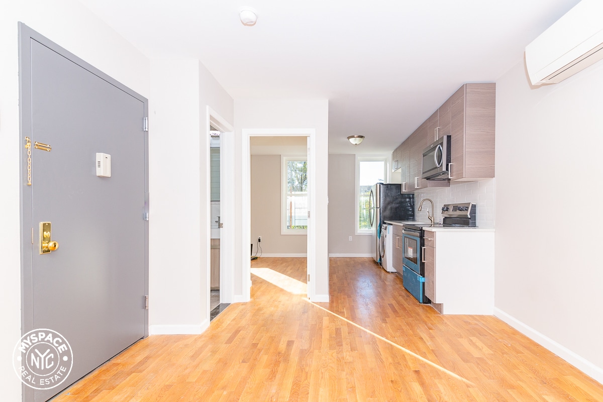 Primary Photo - 243 Rockaway Ave
