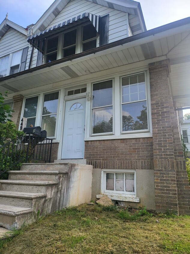 442 N 22nd St Unit 1, Allentown, PA 18104 Room for Rent in Allentown