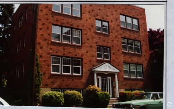 Building Photo - 426 E Bellevue Ave