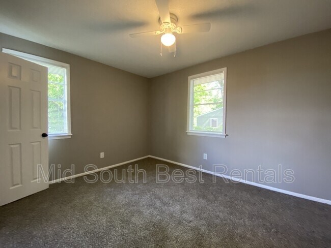 Foto del edificio - 1448 E Mallory Ave