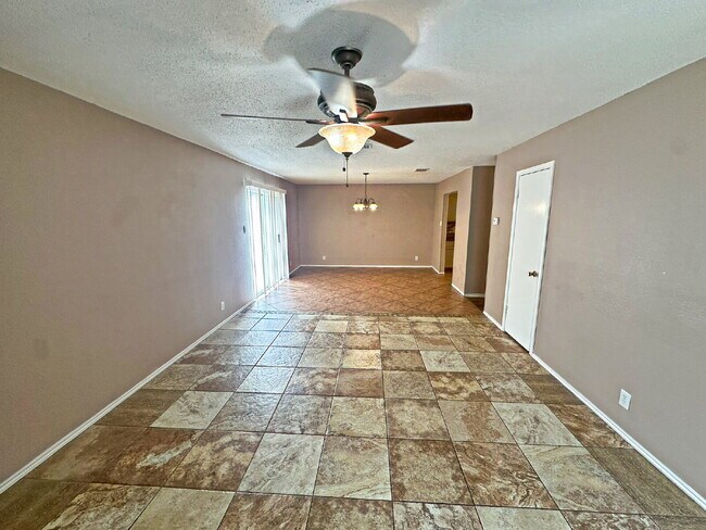 Foto del edificio - 6154 Ashley Spring