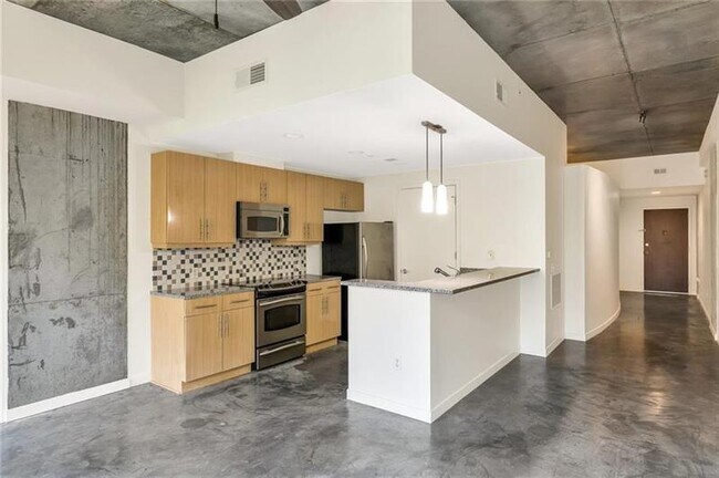 Foto del edificio - 335 W Ponce de Leon Ave