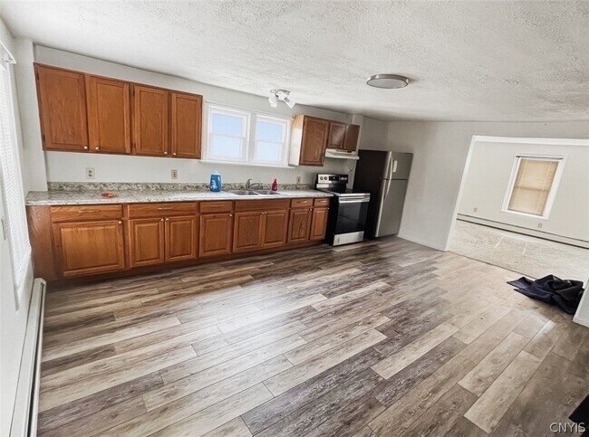 Foto del edificio - 24 W Main St