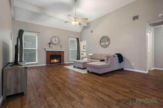 Foto del edificio - 4143 Norway Ln