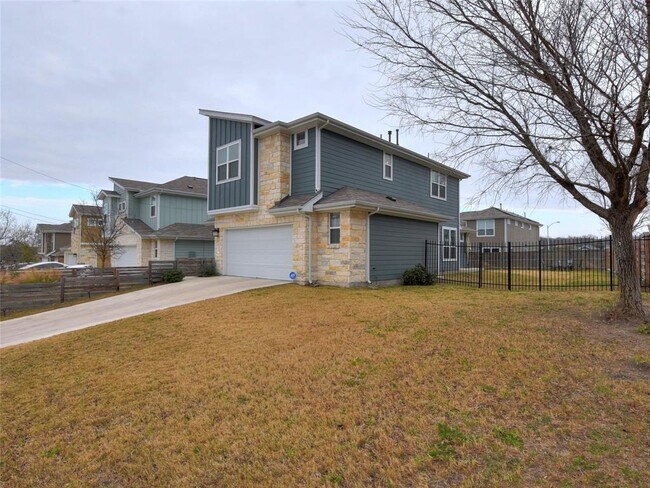 Foto del edificio - 2225 Maxwell Ln