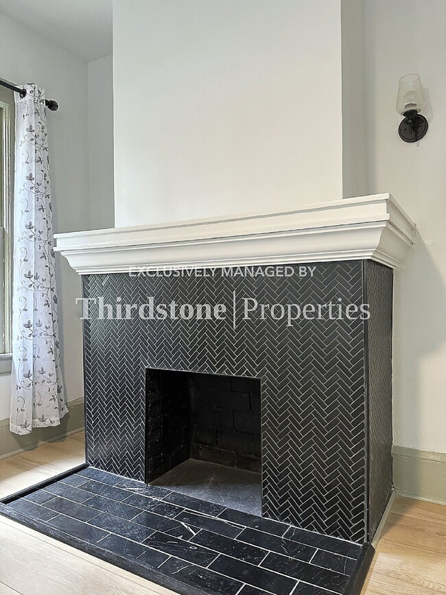 Photo - 2030 Redwing St- Apartments