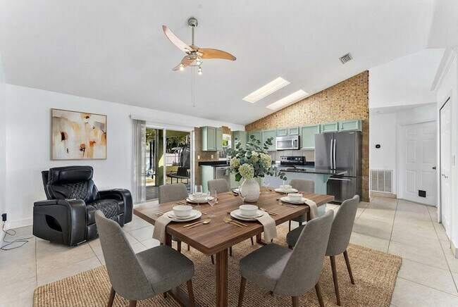 Foto del edificio - 655 SE Ron Rico Terrace