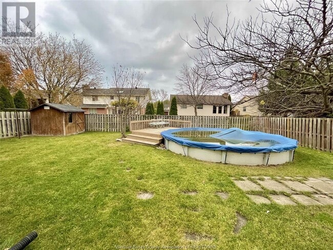 Building Photo - 456 Amberly Crescent