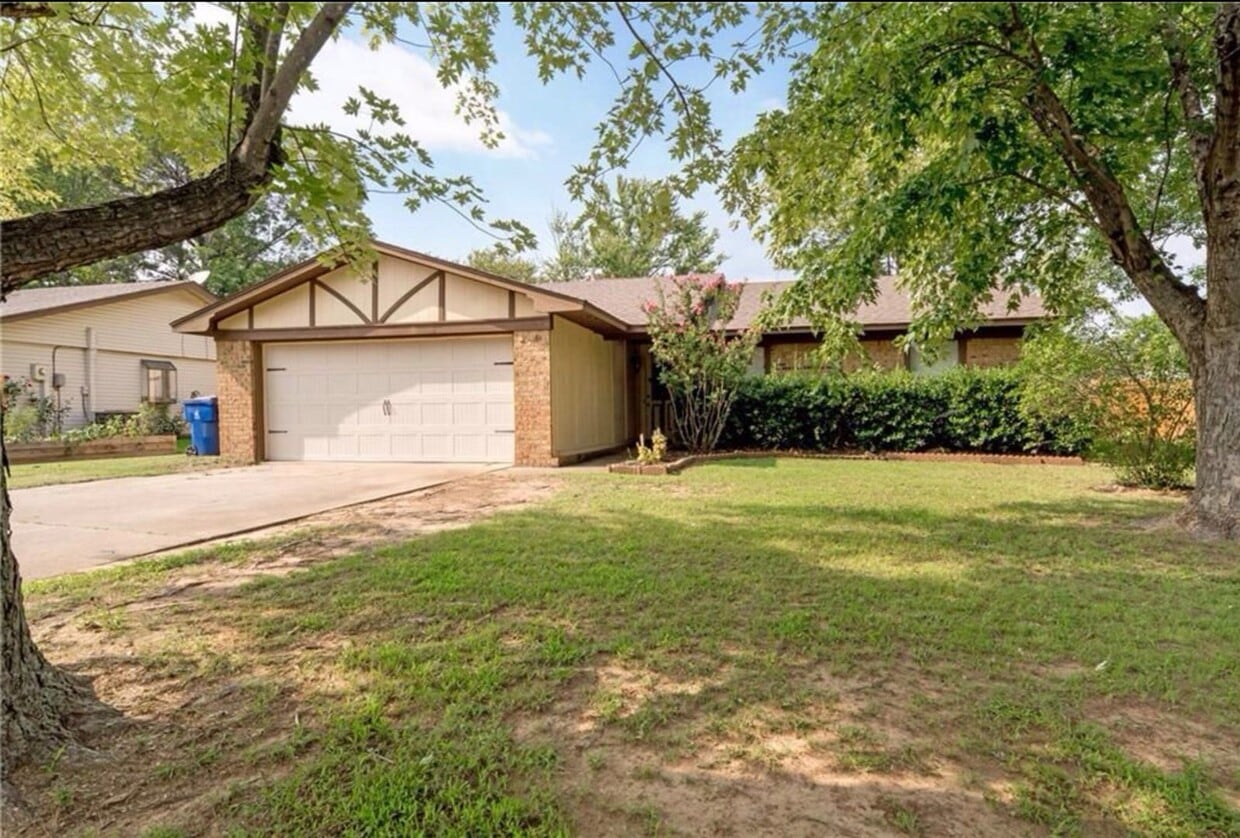 Primary Photo - $1,900.00 MOVE-IN-SPECIAL