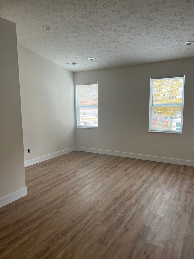 Building Photo - 410 Courtyard Ln