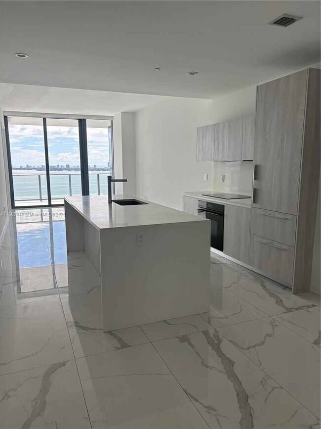 Foto del edificio - 480 NE 31st St