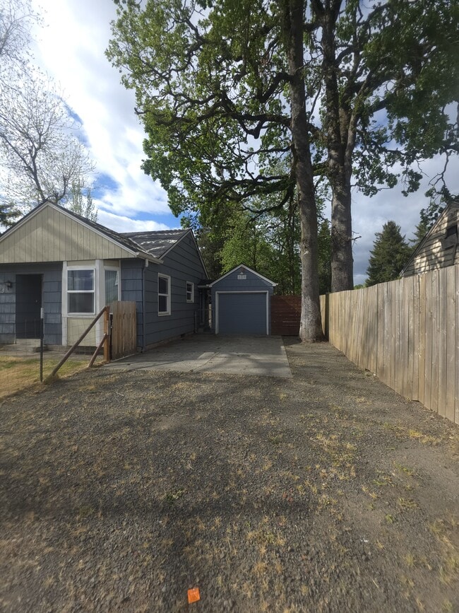 Building Photo - 4105-KE4105 Silverton Rd NE