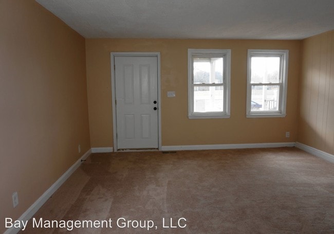 Building Photo - 1168 Elm Rd