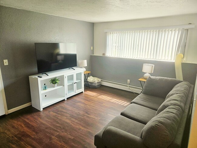 Building Photo - 1300 14th Ave NW