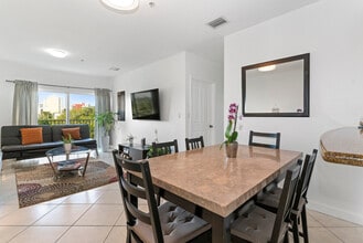 Building Photo - 3219 SW 23rd Terrace