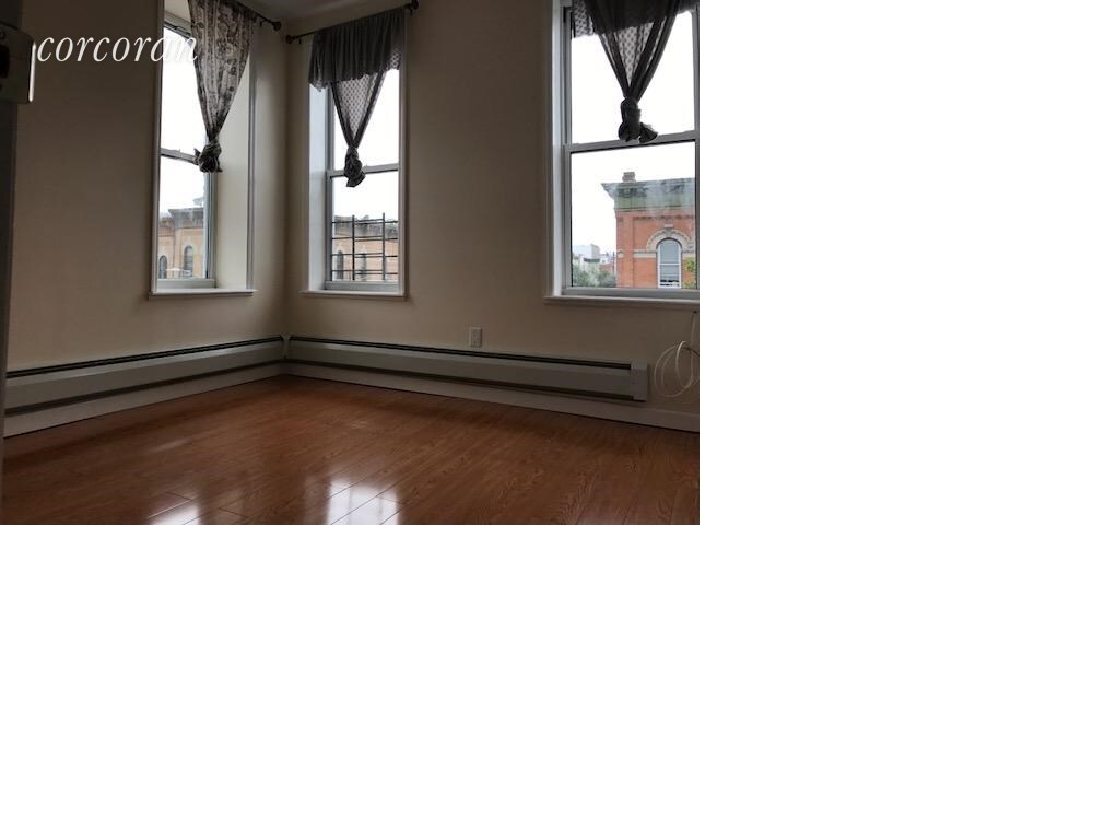 Primary Photo - 252 Irving Ave