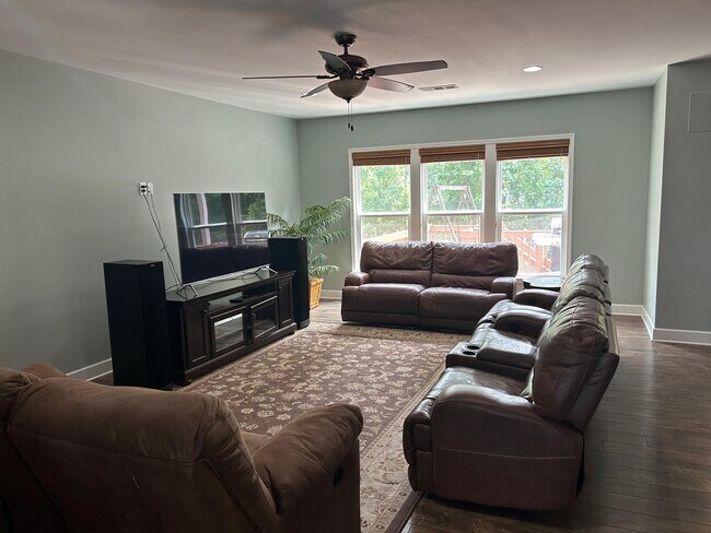 Building Photo - 6940 Ashford Manor Way