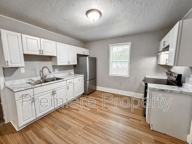 Building Photo - 422 S Hocker Ave