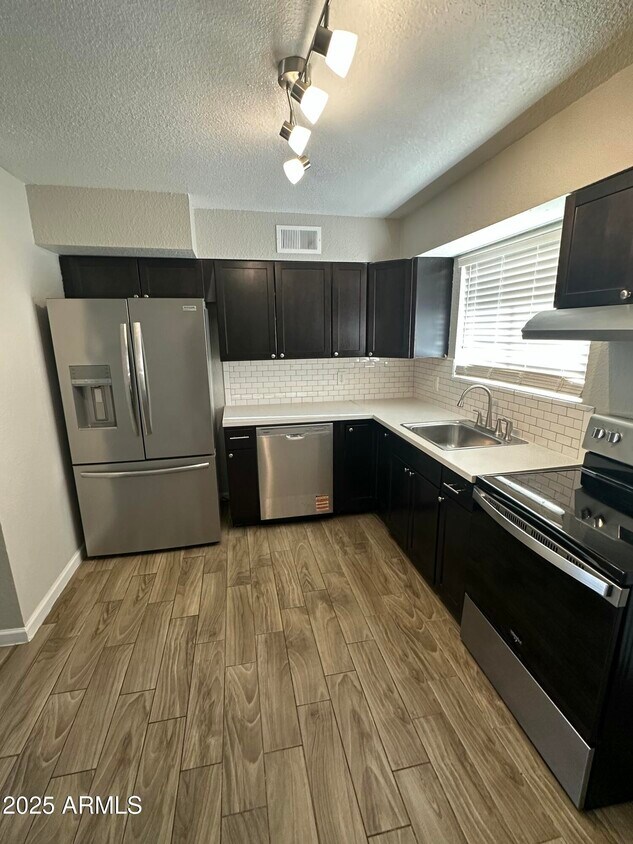 Foto principal - 1222 E Harry St