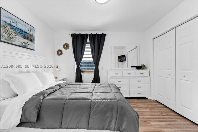 Foto del edificio - 1430 NE 11th St
