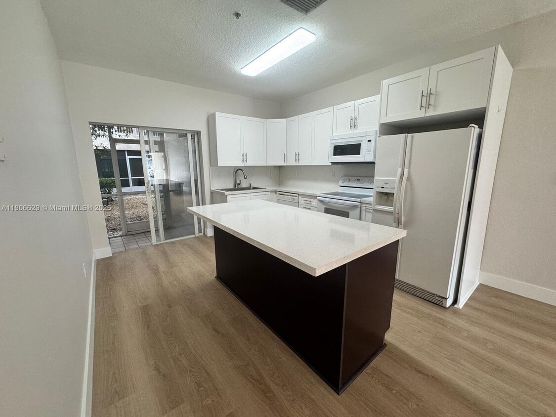 Photo - 5630 NW 114th Path 106, Doral, FL 33178