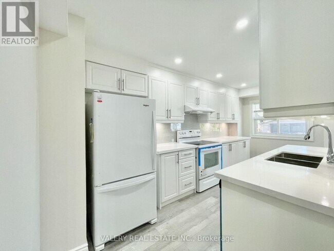 Building Photo - 26 Homeland Ct