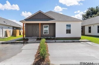 Building Photo - 6908 Goya Ave