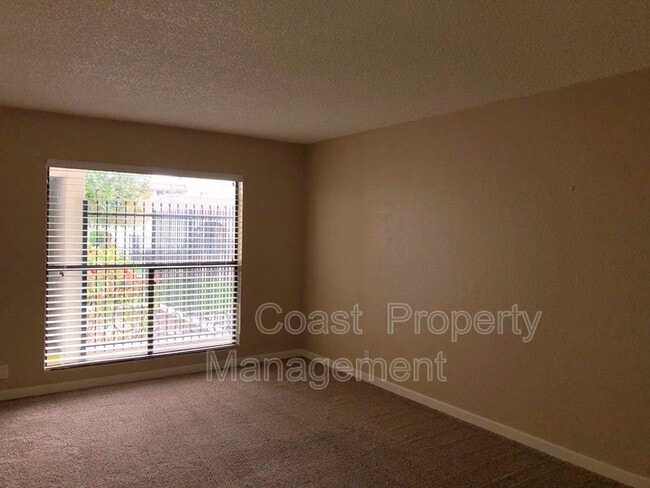 Building Photo - 500 Glenwood Cir