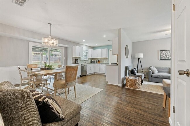 Building Photo - 8508 Bradford Dr