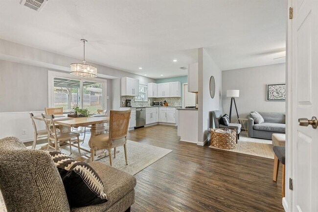 Foto del edificio - 8508 Bradford Dr