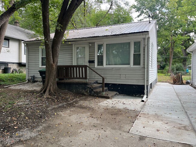 Building Photo - Remodeled 2BR Home in Central Park!