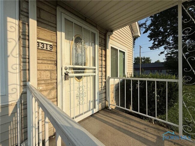 Foto del edificio - 3319 Maple St