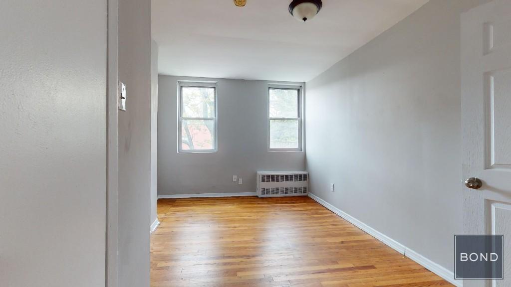 Foto principal - 354 E 19th St