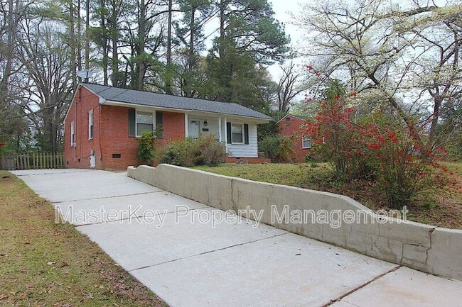 Building Photo - 2413 Derby Dr