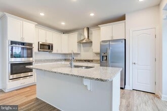 Building Photo - 15392 Ballerina Lp