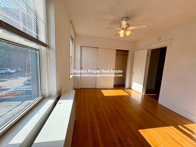 Building Photo - 118 Riverway St