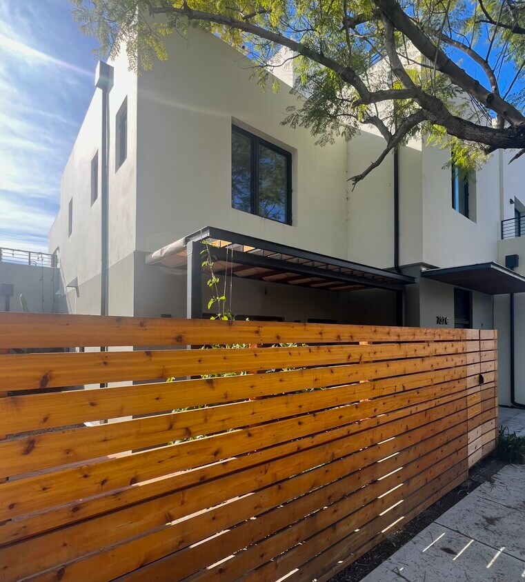 Foto principal - 732 Bond Ave