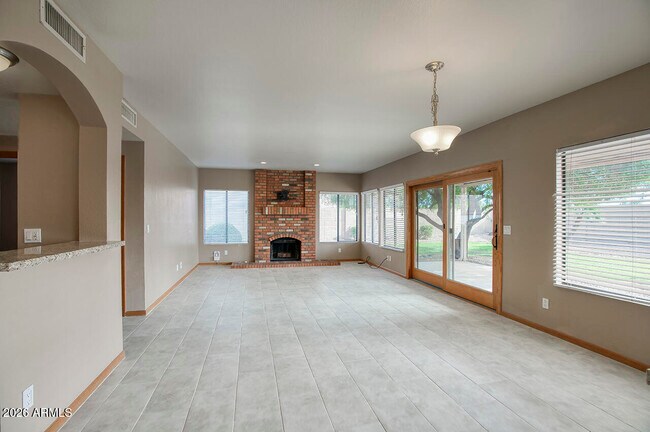 Foto del edificio - 151 E Jeanine Dr