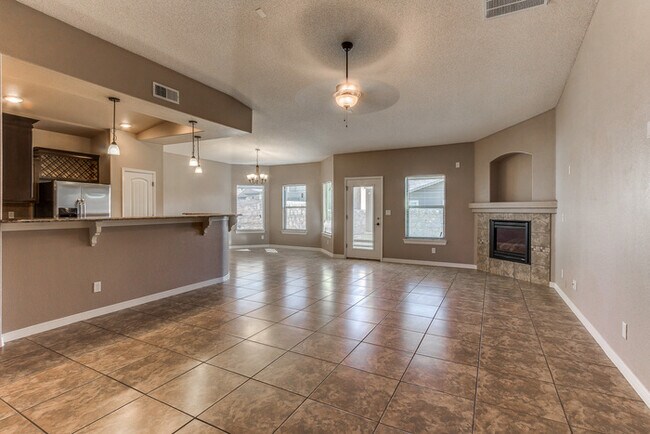Building Photo - Custom 4 bedroom in Sandstone Ranch Estates