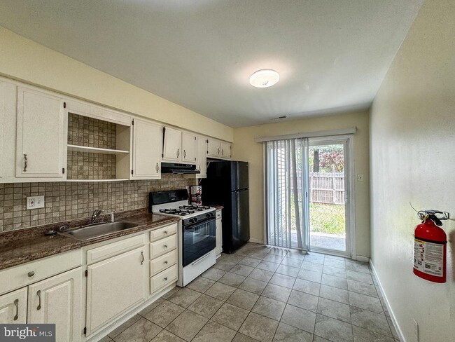 Building Photo - 38 Hopewell Ln