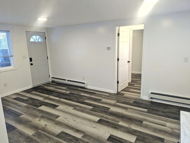 Building Photo - 868 S Huron