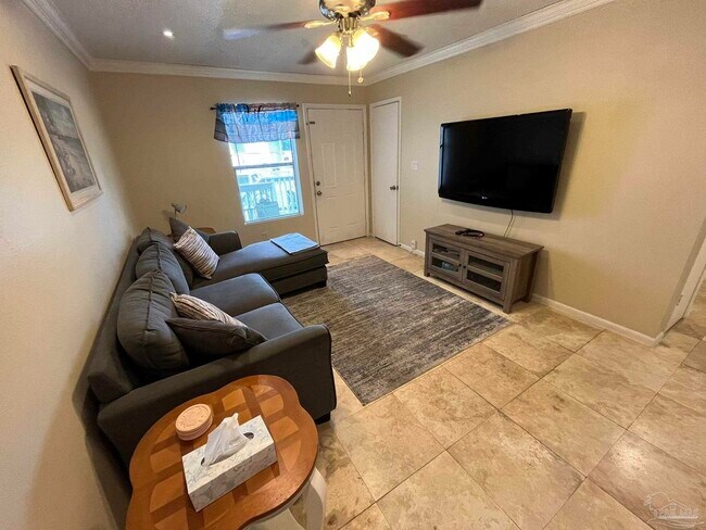 Foto del edificio - 3208 Redwood Ln
