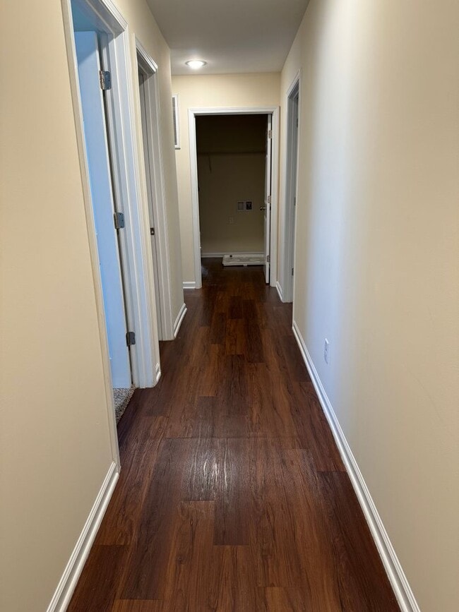 Building Photo - 32 Amber Dr