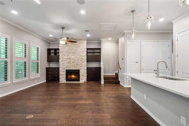 Building Photo - 1115 Kinney Ave